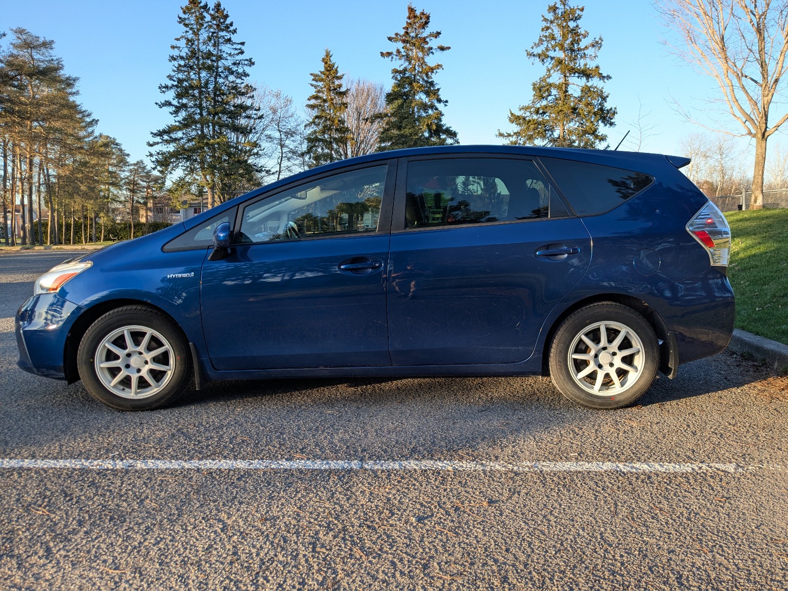 Prius V Wagon (Blue)