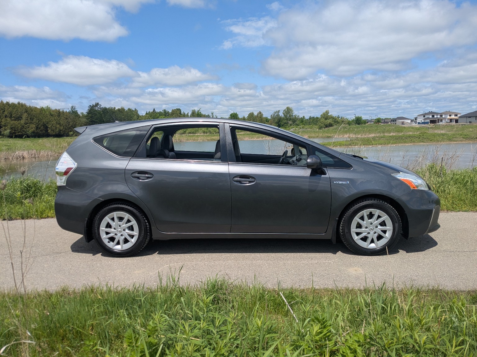 Prius V Wagon (Grey)